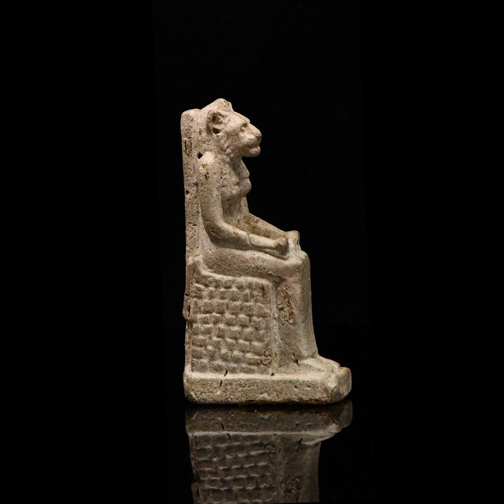 Ein großes ägyptisches Fayence-Amulett der Sachmet, 26. Dynastie, ca. 664 - 525 v. Chr.