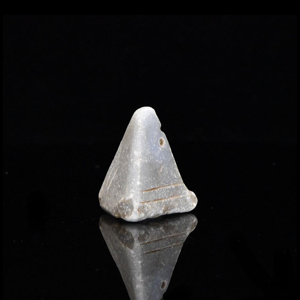 Ein ägyptisches Pyramiden-Skorpionsiegel, Spätzeit, ca. 664 - 332 v. Chr.