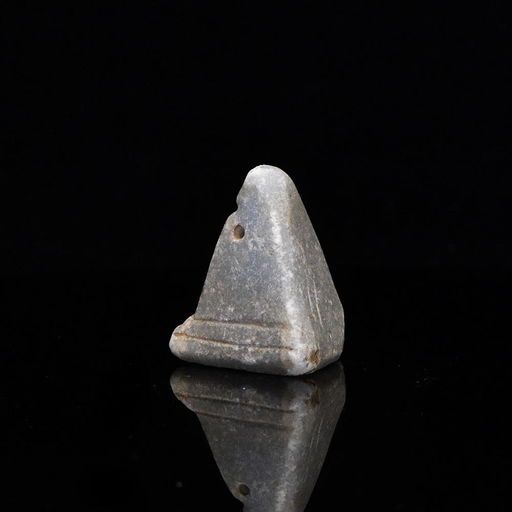 Ein ägyptisches Pyramiden-Skorpionsiegel, Spätzeit, ca. 664 - 332 v. Chr.