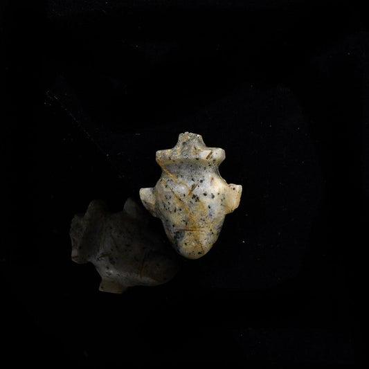 ایک مصری گرینائٹ 'اب' دل کا تعویذ ، دیر سے مدت ، CA. 664 - 332 قبل مسیح