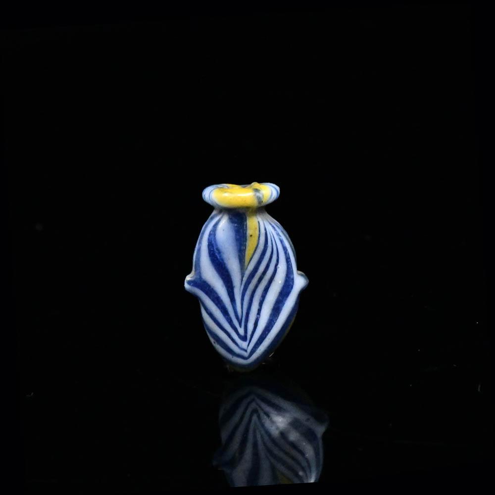 ایک مصری شیشے کے دل کا تعویذ ، نیو کنگڈم ، 18 ویں - 19 ویں خاندان ، CA. CA. 1350 - 1250 قبل مسیح