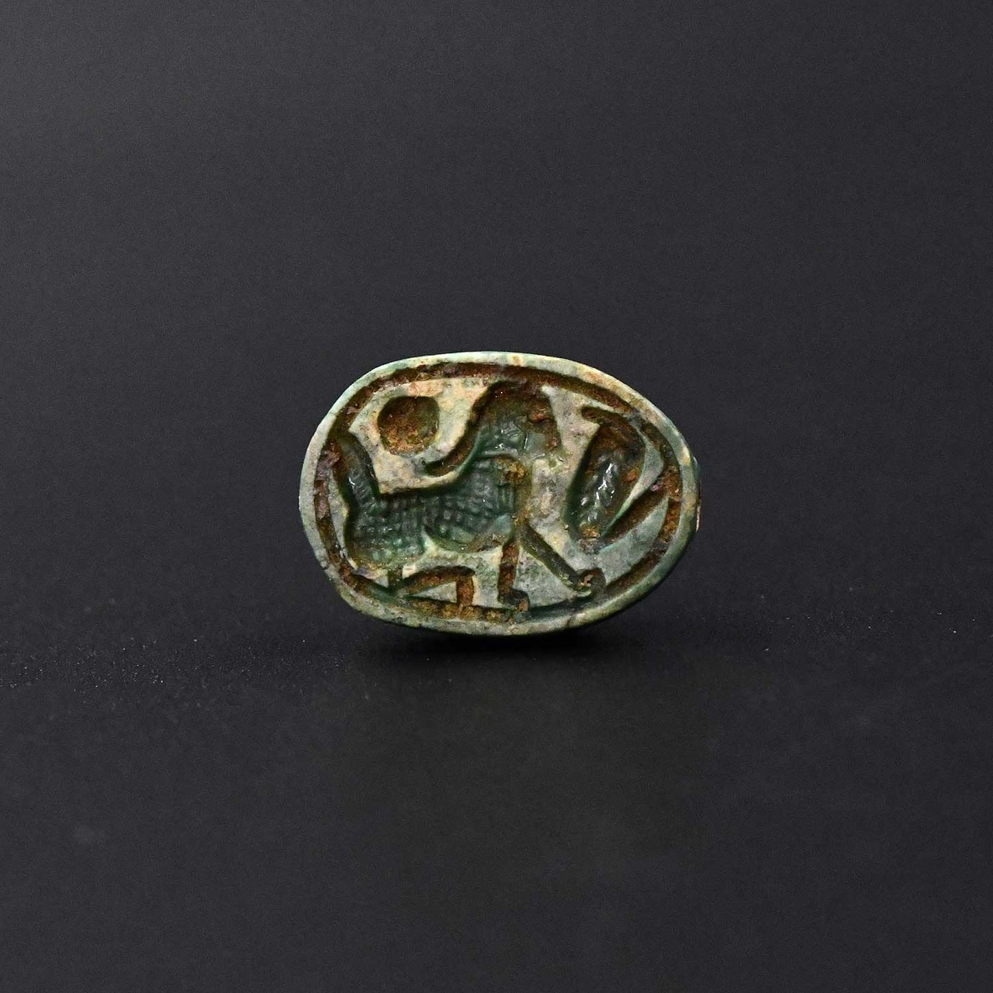 ایک مصری گلیزڈ اسٹیٹیٹ اسکاراب ، نیو کنگڈم ، سی اے۔ 1550 - 1069 قبل مسیح