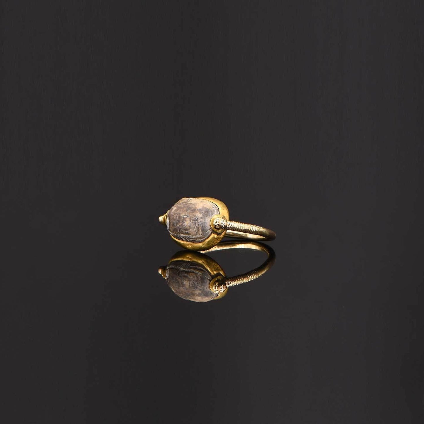 ایک مصری اسٹیٹائٹ سکاراب کنڈا رنگ ، 2IP ، CA. 1759-1539 قبل مسیح