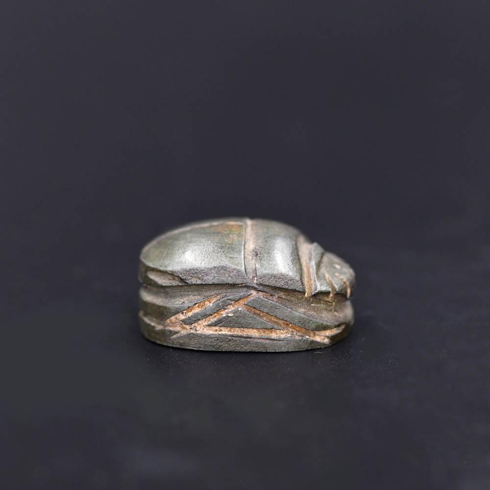 ایک مصری سبز پتھر کے دل کا سکاراب ، دیر سے مدت ، CA 664 - 332 قبل مسیح