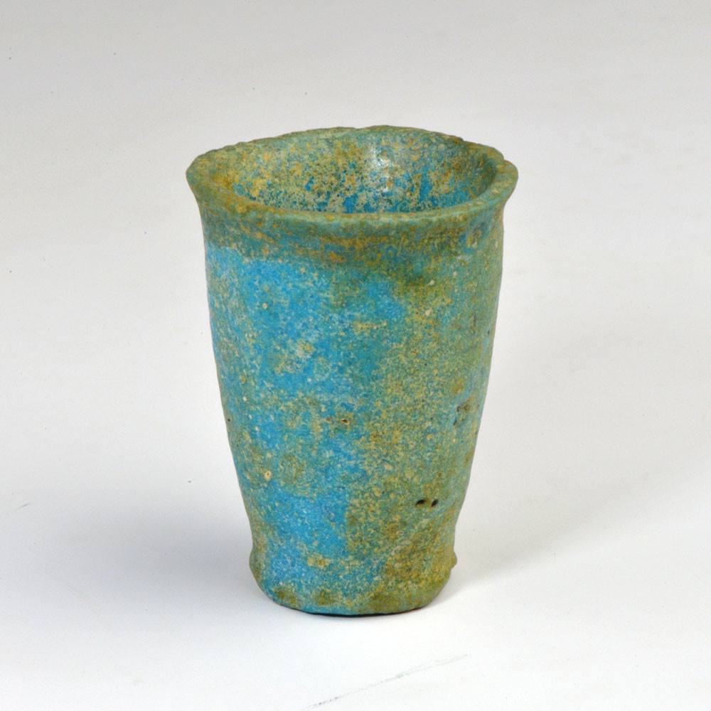 Eine ägyptische blaugrüne Fayence-Opferschale für Seti I., Neues Reich, ca. 1550 - 1069 v. Chr.