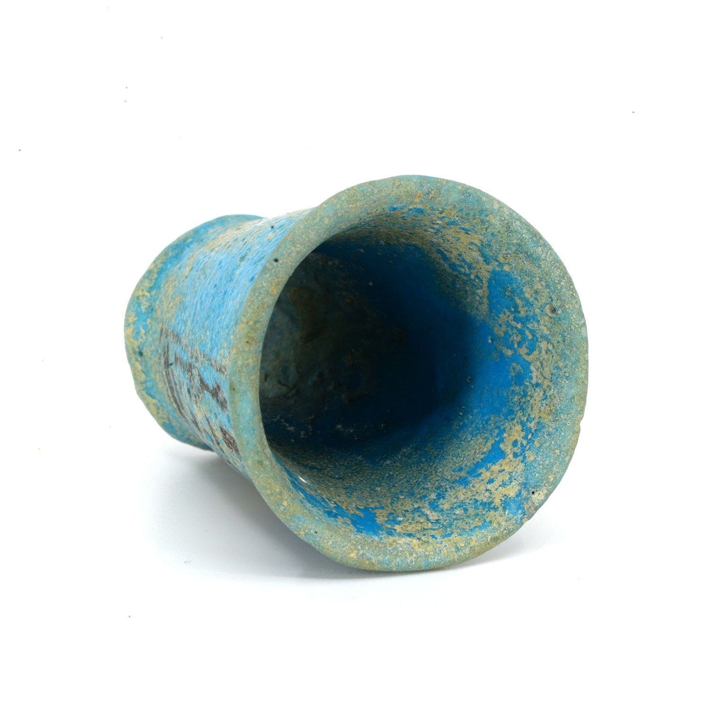 ایک مصری بلیو فائنس پیش کرنے والا کپ ریمیسس دی گریٹ ، 19 ویں خاندان کے لئے۔ 1279-1213 قبل مسیح