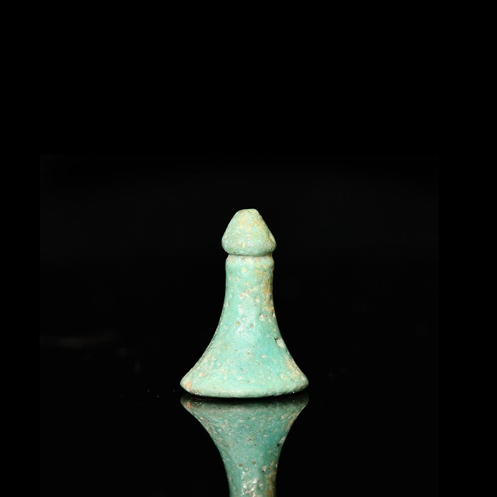 Eine ägyptische Senet-Spielfigur aus Fayence, Neues Reich, ca. 1550 - 1069 v. Chr.