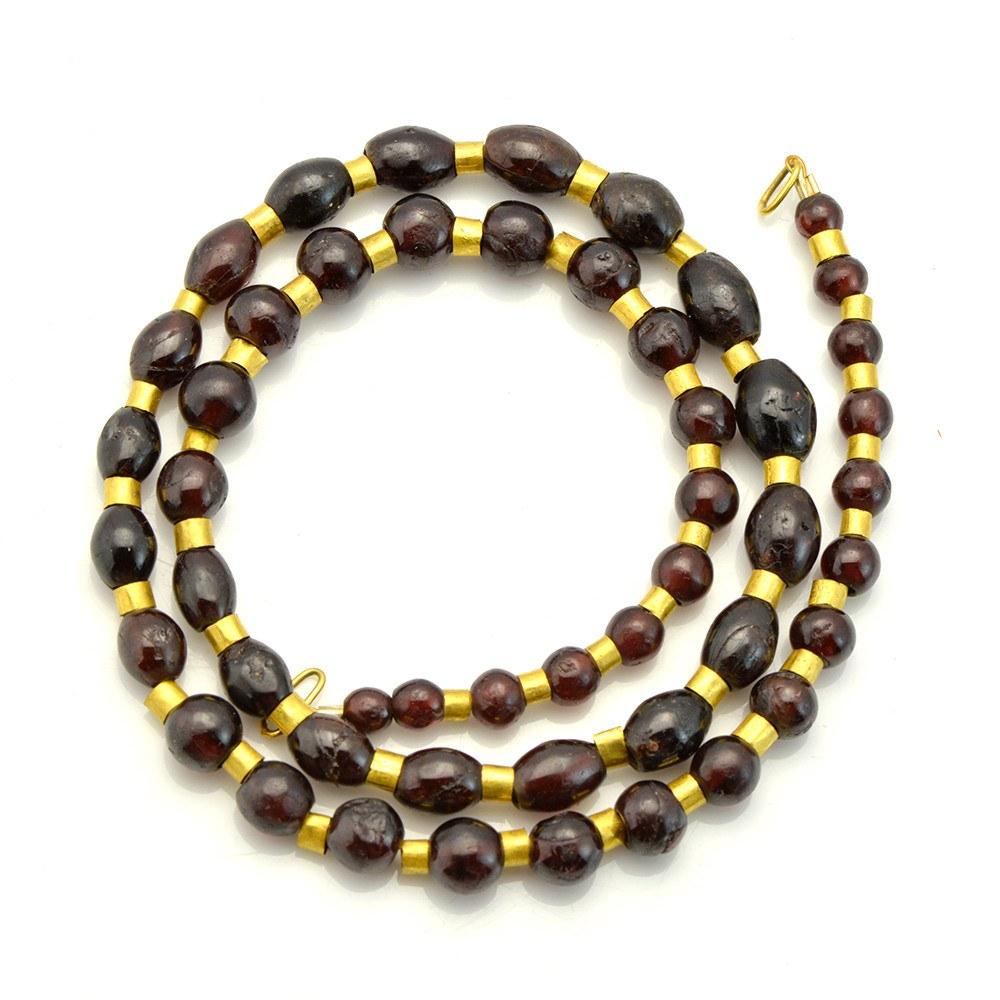 ایک مصری سونے اور گارنیٹ ہار ، مڈل کنگڈم ، سی اے۔ 2040 - 1786 قبل مسیح