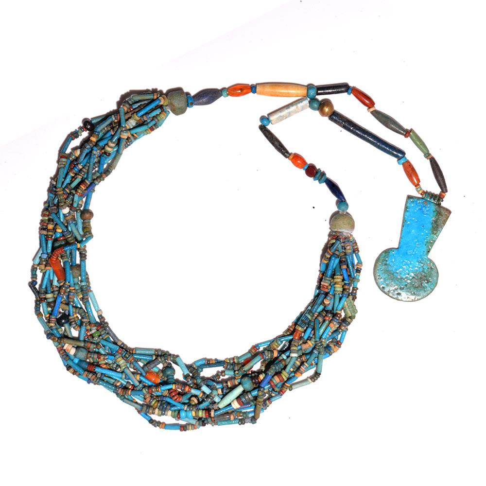 مینیٹ ، نیو کنگڈم ، خاندان 18 - 19 ، سی اے کے ساتھ ایک مصری فینس اور پتھر کے مالا کا ہار۔ 1550 - 1187 قبل مسیح