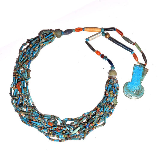 مینیٹ ، نیو کنگڈم ، خاندان 18 - 19 ، سی اے کے ساتھ ایک مصری فینس اور پتھر کے مالا کا ہار۔ 1550 - 1187 قبل مسیح