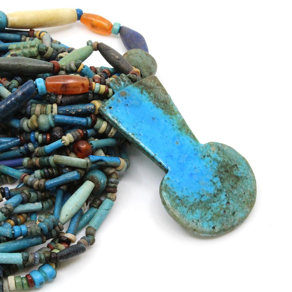 مینیٹ ، نیو کنگڈم ، خاندان 18 - 19 ، سی اے کے ساتھ ایک مصری فینس اور پتھر کے مالا کا ہار۔ 1550 - 1187 قبل مسیح