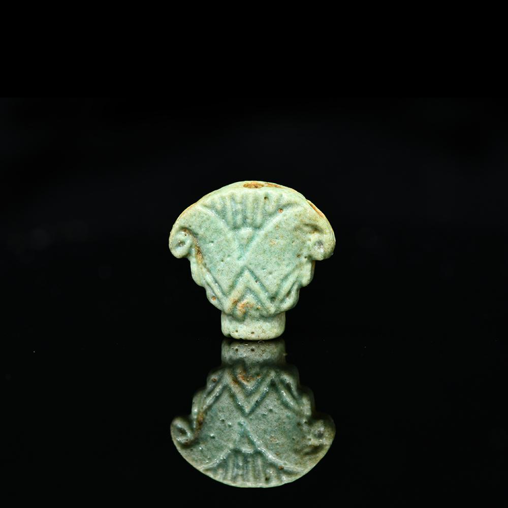 Ein ägyptischer Lotusknauf aus Fayence, Spätzeit, ca. 664 - 332 v. Chr.