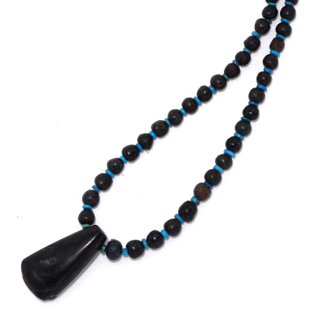 ایک مصری بال مالا اور لاکٹ ہار ، مڈل کنگڈم ، سی اے۔ 2017 قبل مسیح