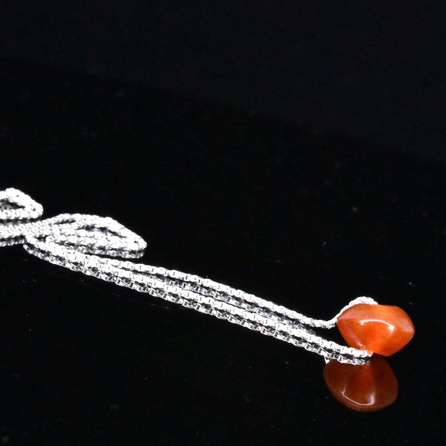 ایک مصری بیکنیکل کارنیلین مالا ایک لاکٹ ، مڈل کنگڈم ، سی اے کے طور پر قائم کیا گیا ہے۔ 2017 - 1730 قبل مسیح