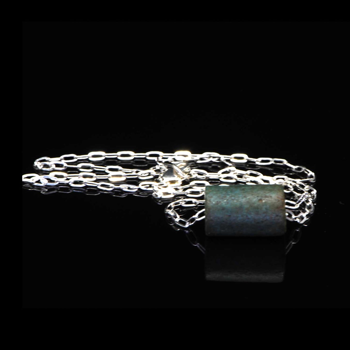 Ein ägyptischer Fayence-Perlenanhänger, Mittleres Reich, ca. 2141 - 2122 v. Chr.