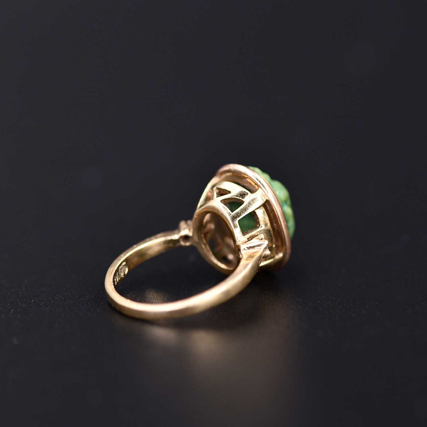 Ein ägyptischer Skarabäus aus grün glasierter Fayence, Amarna-Zeit, ca. 1353 - 1336 v. Chr.