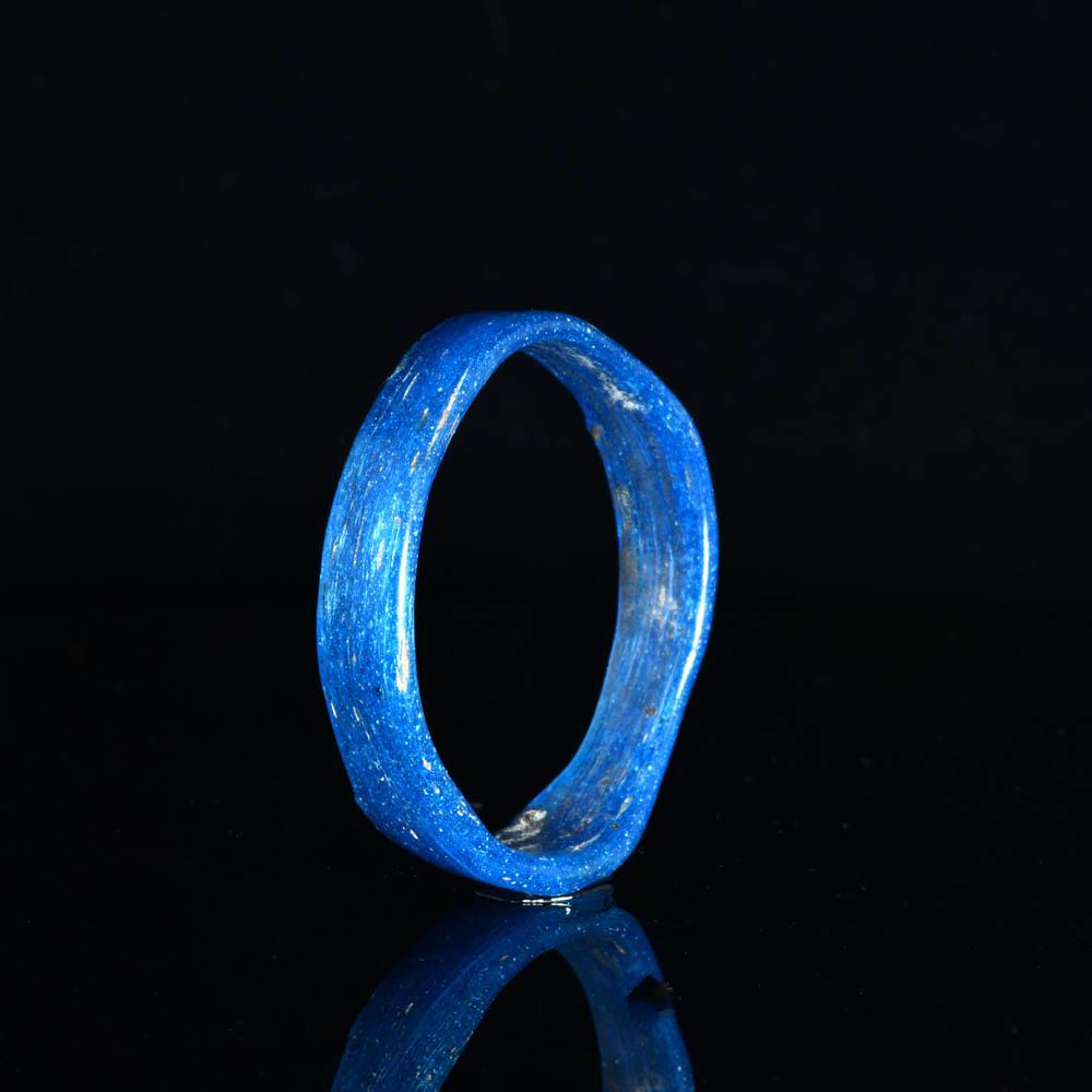 ایک رومانو-مصری نیلے رنگ کے شیشے کا کڑا ، رومن پیریڈ ، سی اے۔ پہلی - تیسری صدی عیسوی