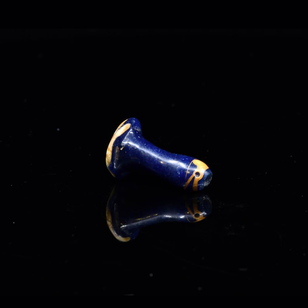 ایک مصری بلیو گلاس کان اسٹڈ ، 18 ویں - 19 ویں خاندان ، CA. 1350 - 1250 قبل مسیح