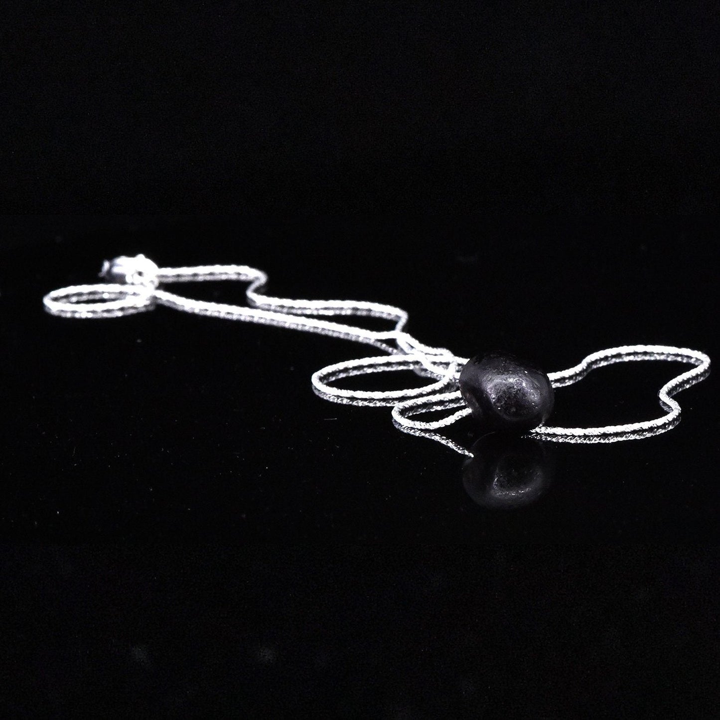 Ein ägyptischer Granat, als Anhänger gefasst, Mittleres Reich, ca. 2017 - 1730 v. Chr.