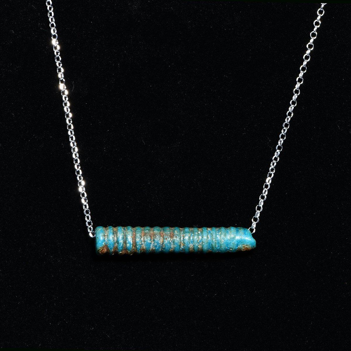 ایک مصری faience مالا لاکٹ ، مڈل کنگڈم ، CA. 2141 - 2122 قبل مسیح