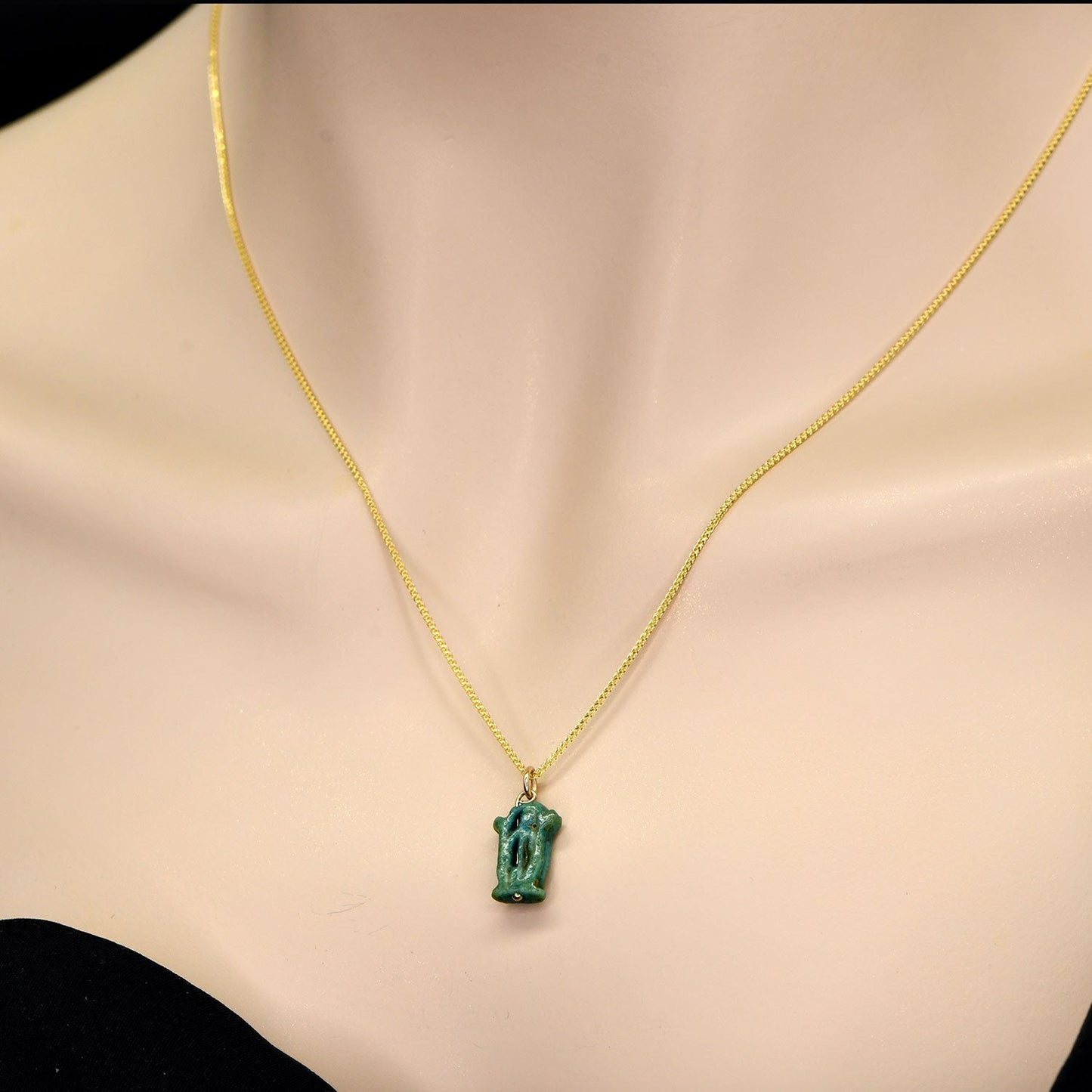 ایک مصری faience uraeus تعویذ ، 21 ویں خاندان ، CA. 1069 - 945 قبل مسیح