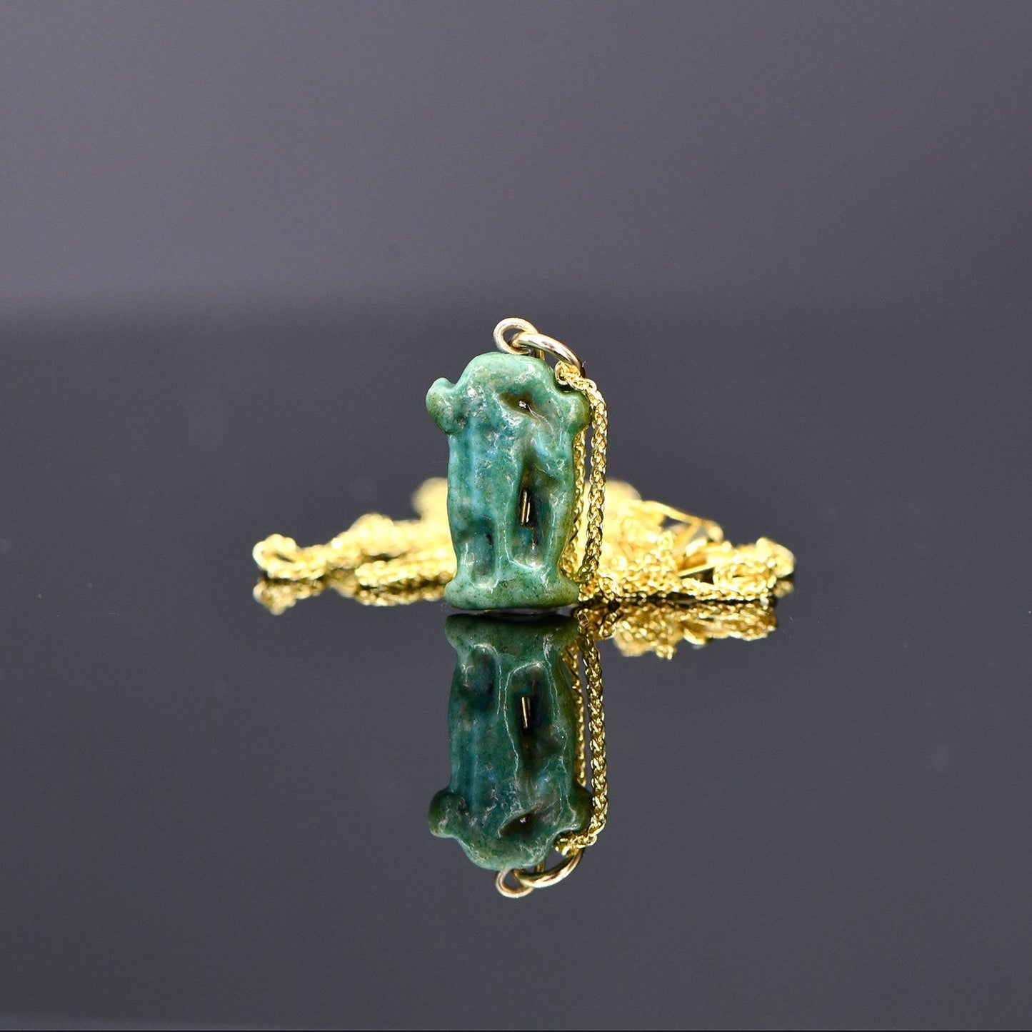 ایک مصری faience uraeus تعویذ ، 21 ویں خاندان ، CA. 1069 - 945 قبل مسیح