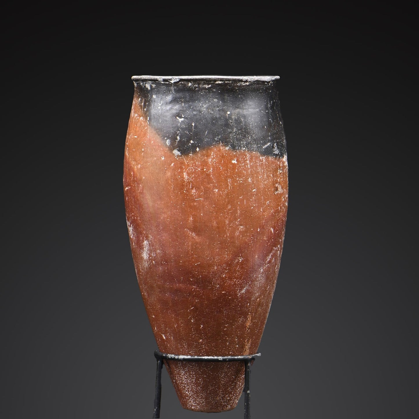 ایک بڑا مصری پری ڈینسٹک بلیک ٹاپ برتن ، نقاڈا اول ، سی اے۔ 3600 - 3300 قبل مسیح