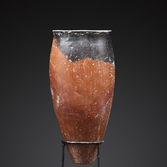 Ein großes ägyptisches vordynastisches Schwarzdeckgefäß, Naqada I, ca. 3600 - 3300 v. Chr.