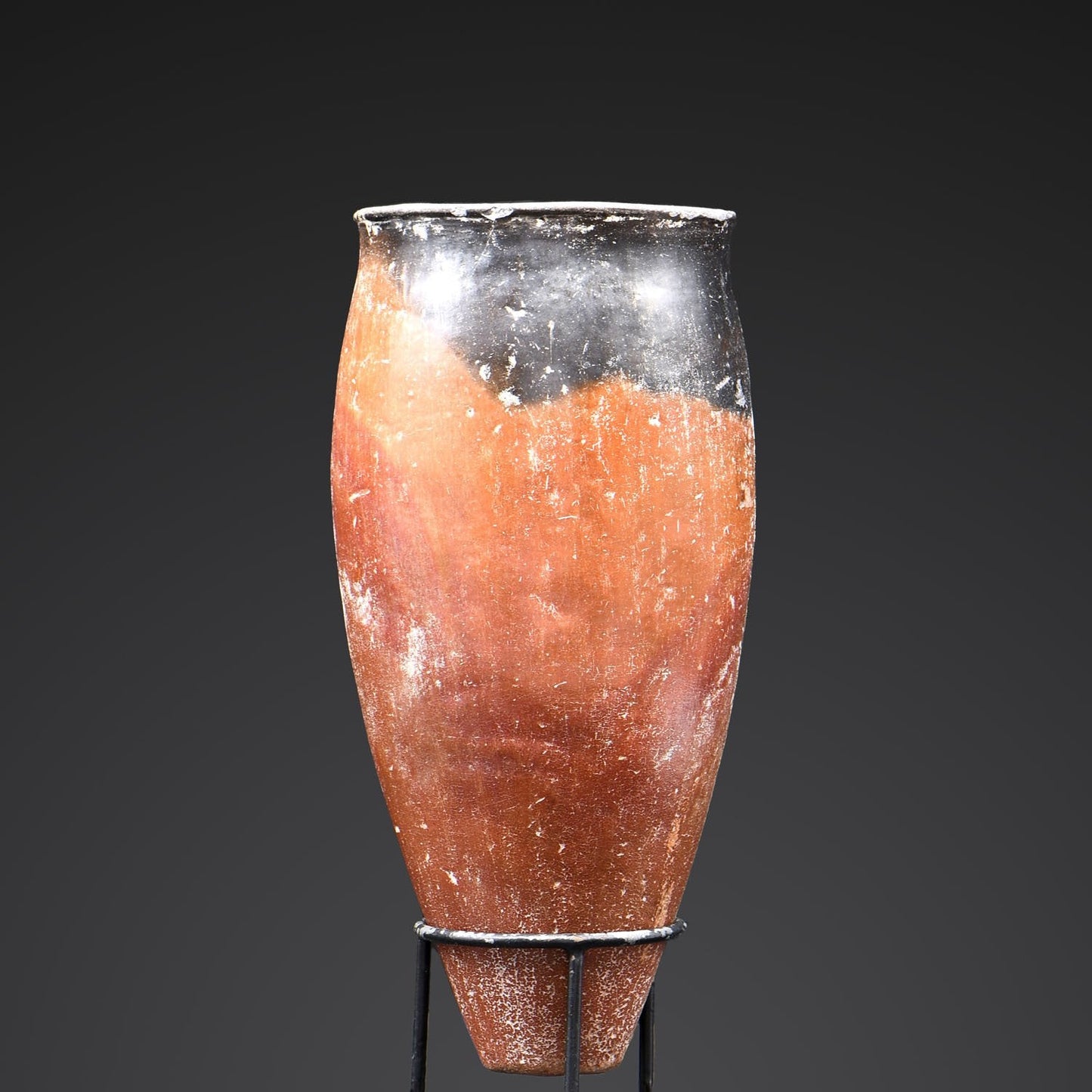 ایک بڑا مصری پری ڈینسٹک بلیک ٹاپ برتن ، نقاڈا اول ، سی اے۔ 3600 - 3300 قبل مسیح