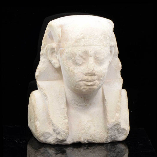 Ein ägyptisches Kalkstein-Bildhauermodell eines Pharaos, ptolemäische Zeit, ca. 332 - 30 v. Chr. 