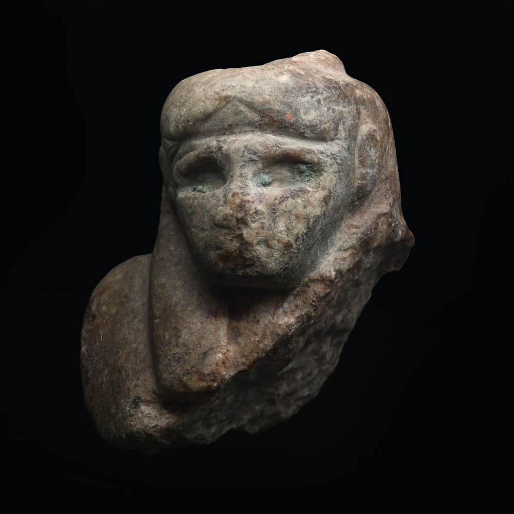 Eine ägyptische Steinbüste, Spätzeit, ca. 664 - 332 v. Chr.