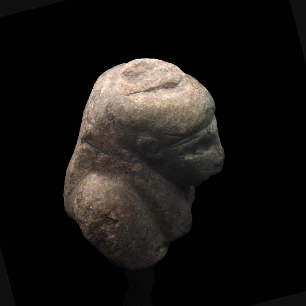 Eine ägyptische Steinbüste, Spätzeit, ca. 664 - 332 v. Chr.