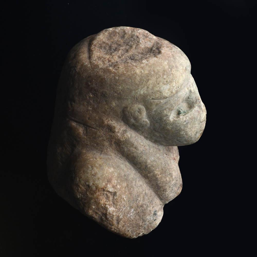 Eine ägyptische Steinbüste, Spätzeit, ca. 664 - 332 v. Chr.