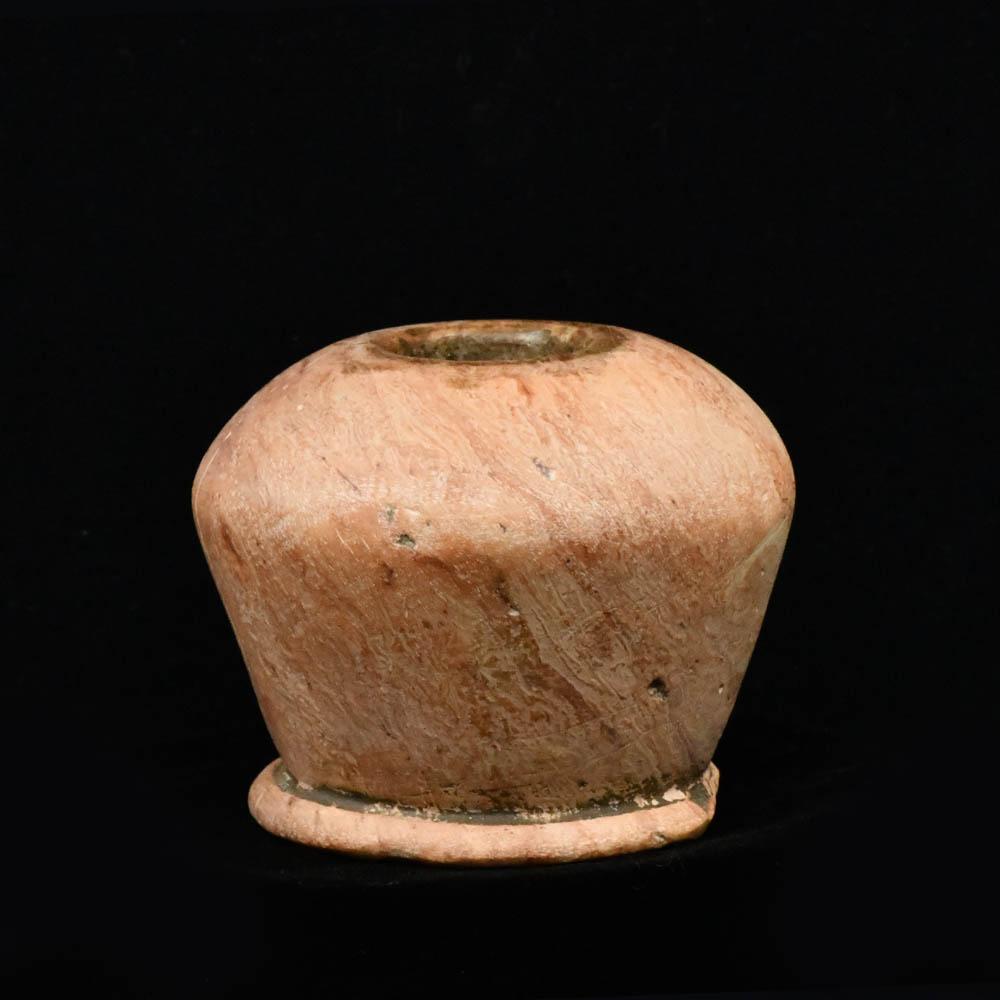 Ein ägyptisches Kosmetikgefäß mit Deckel, Mittleres Reich, ca. 2030–1640 v. Chr.