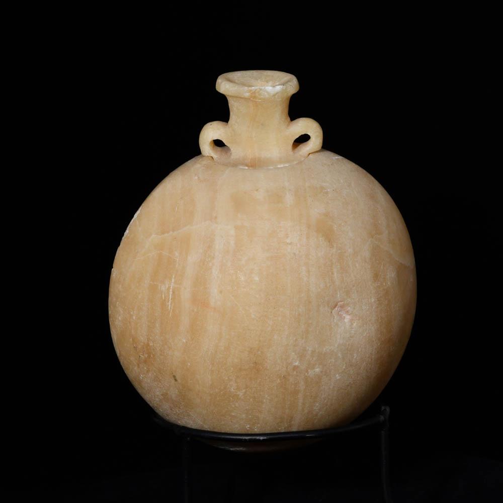 ایک مصری الاباسٹرون جس میں ایک علیحدہ ڑککن ہے ، دیر سے - ٹولیمیک پیریڈ ، سی اے۔ 664 - 30 قبل مسیح