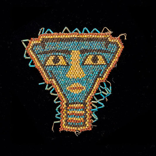 Eine ägyptische Mumienmaske aus Perlenstickerei, Spätzeit, ca. 664 - 332 v. Chr.