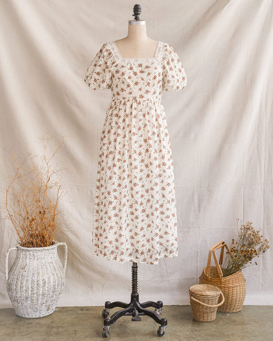 Antikes Kurzkleid