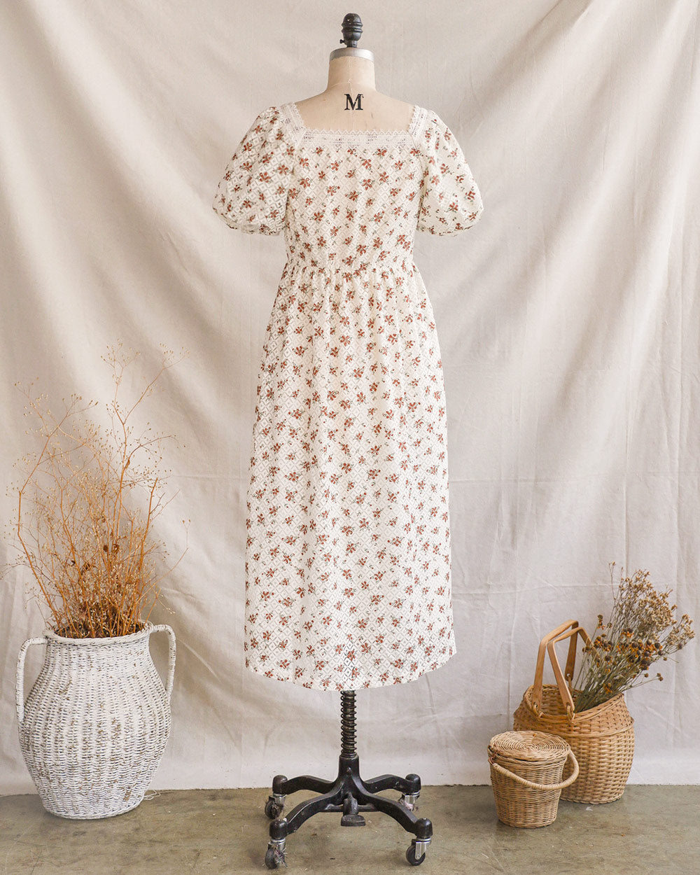 Antikes Kurzkleid