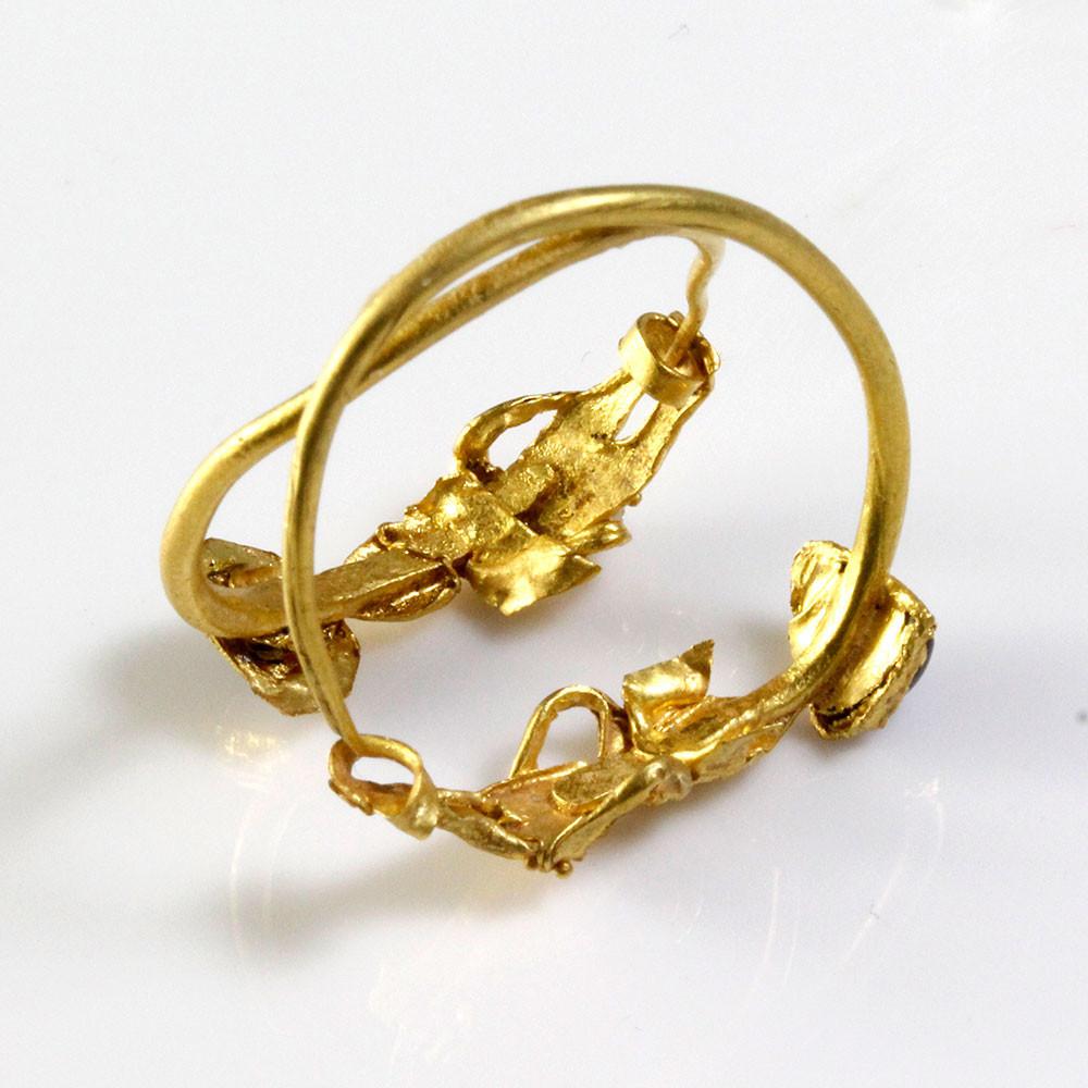 ایروز ، ہیلینسٹک پیریڈ ، سی اے کی سونے اور گارنیٹ بالیاں کا ایک جوڑا۔ دوسری - پہلی صدی قبل مسیح