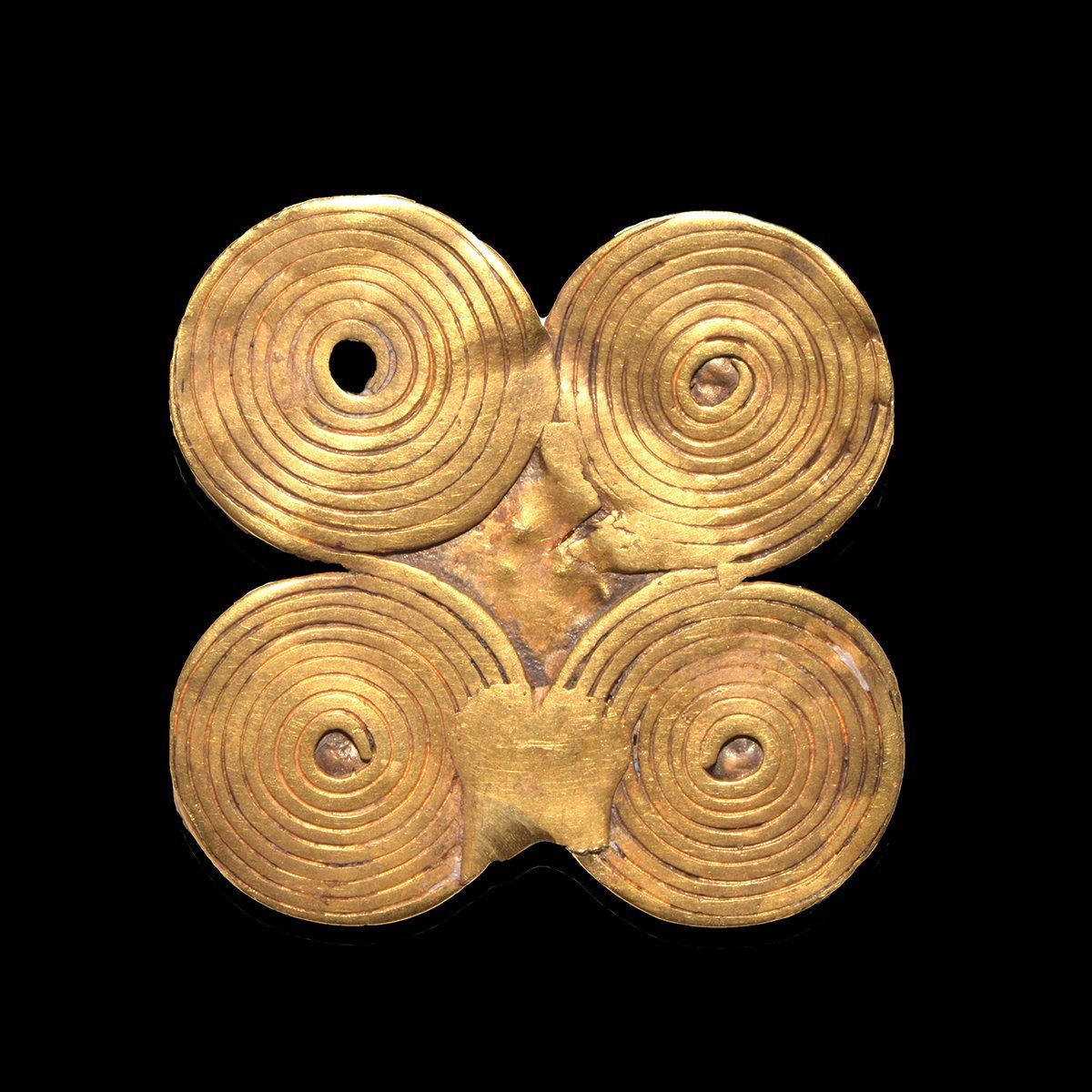 Eine etruskische vierblättrige goldene Spiralfibel, ca. 800 - 700 v. Chr.