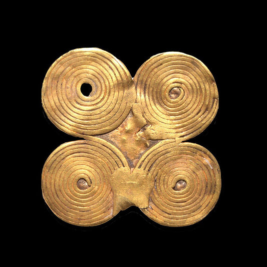 Eine etruskische vierblättrige goldene Spiralfibel, ca. 800 - 700 v. Chr.