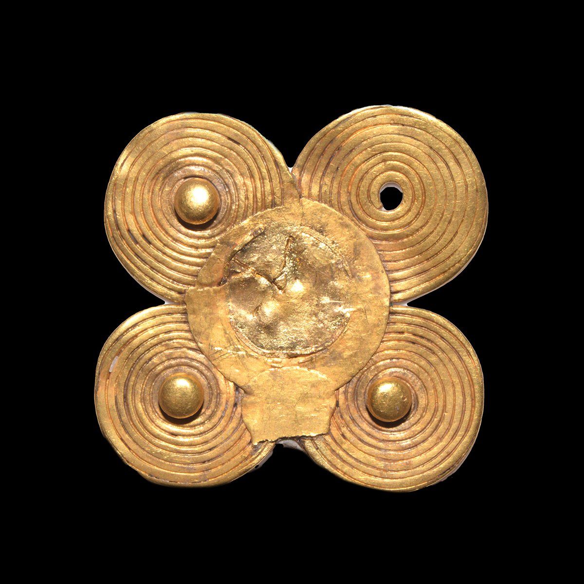 Eine etruskische vierblättrige goldene Spiralfibel, ca. 800 - 700 v. Chr.