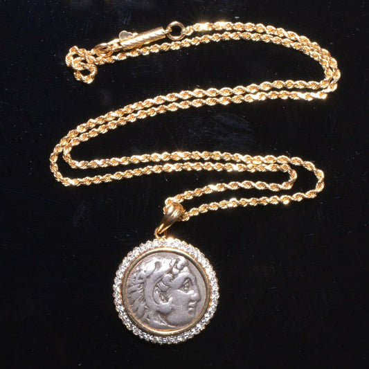 الیگزینڈر دی گریٹ سلور ڈرچم (سن 336 - 323 قبل مسیح) سونے اور ہیرے کے ہار میں سیٹ