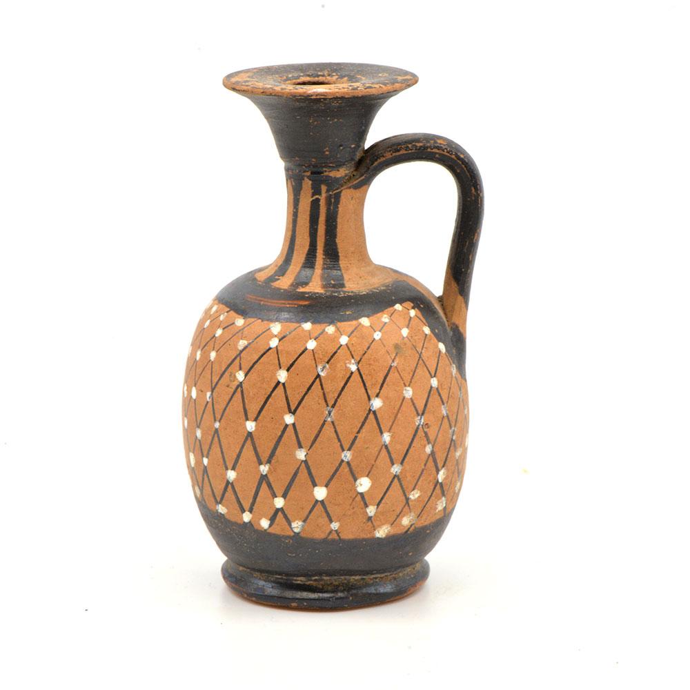 Eine griechische Terrakotta-Lekythos mit gedrungenem Netz, Apulien, ca. 3. Jahrhundert v. Chr.