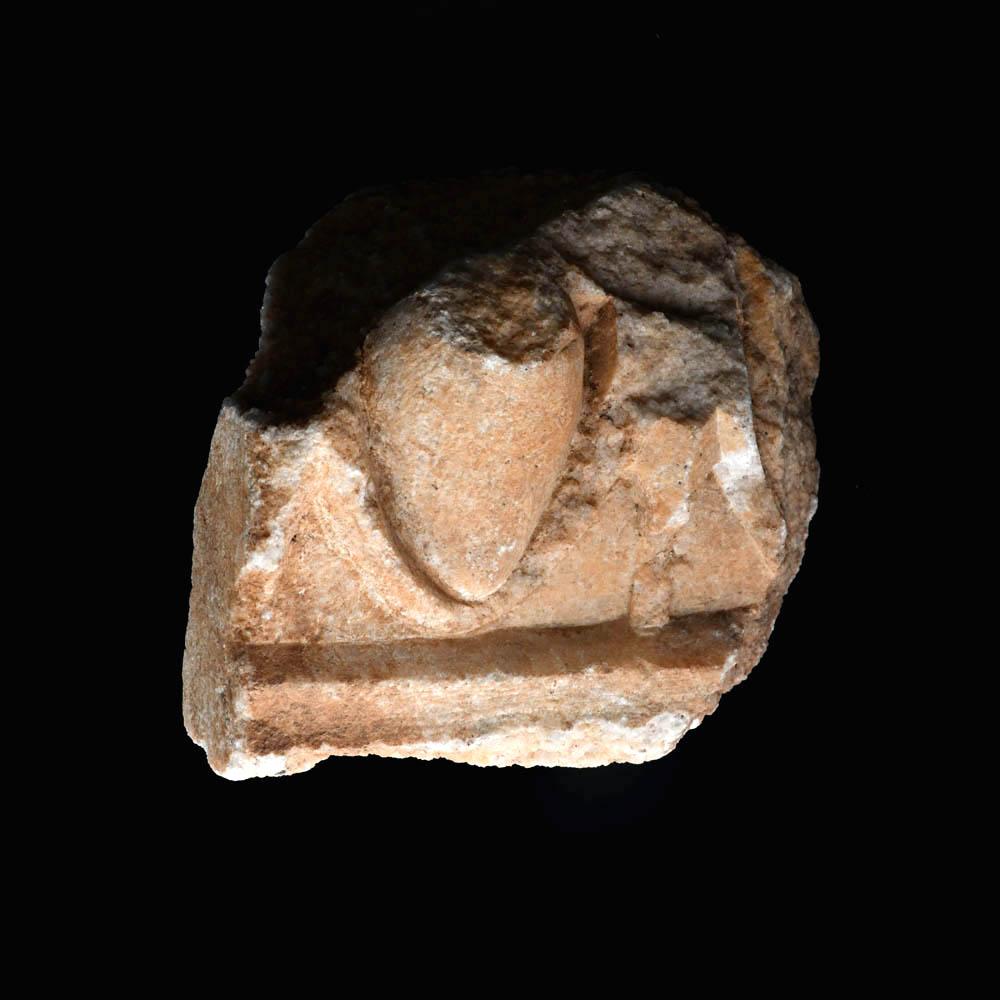 Ein griechisches Marmorrelieffragment, ca. 5. - 3. Jahrhundert v. Chr.