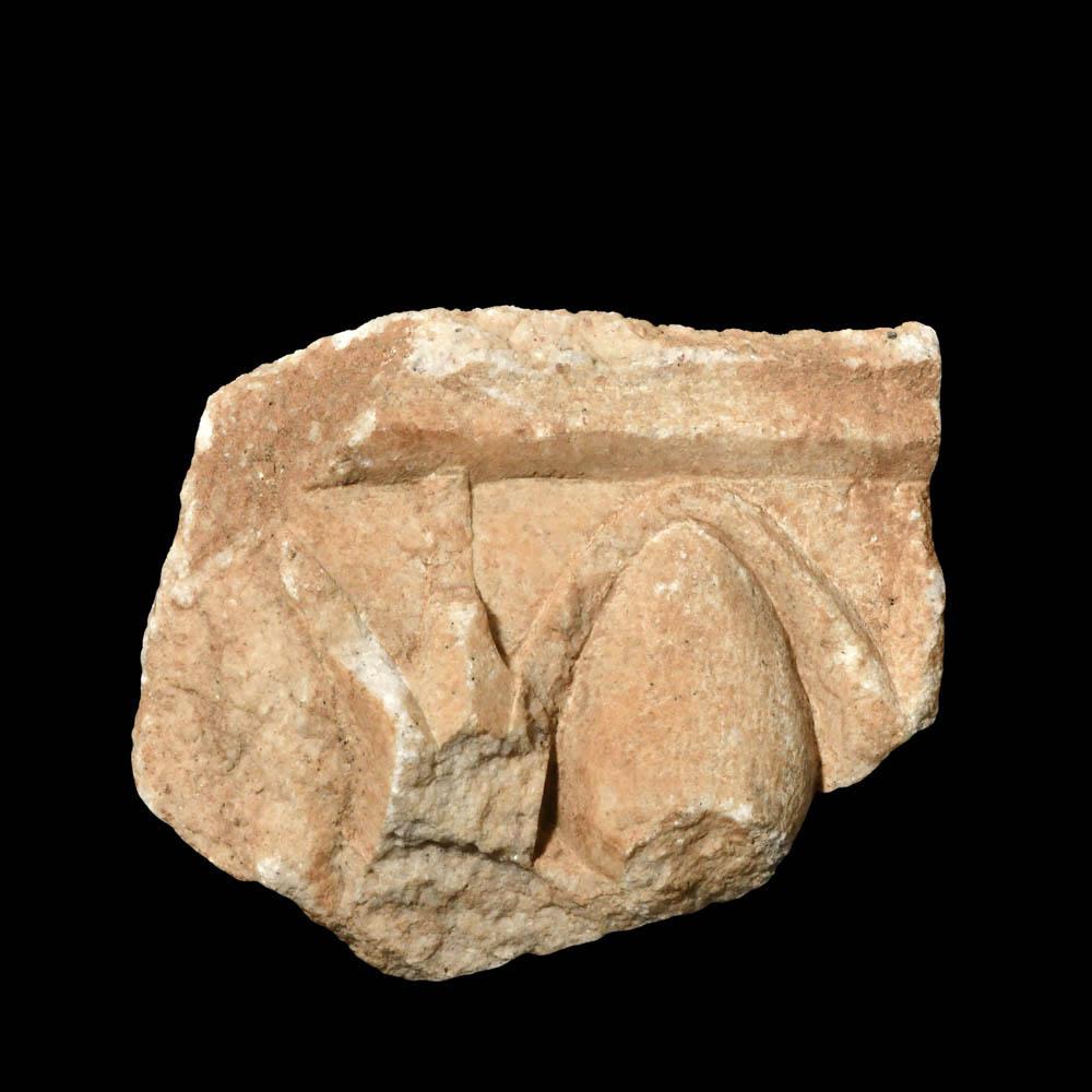 Ein griechisches Marmorrelieffragment, ca. 5. - 3. Jahrhundert v. Chr.