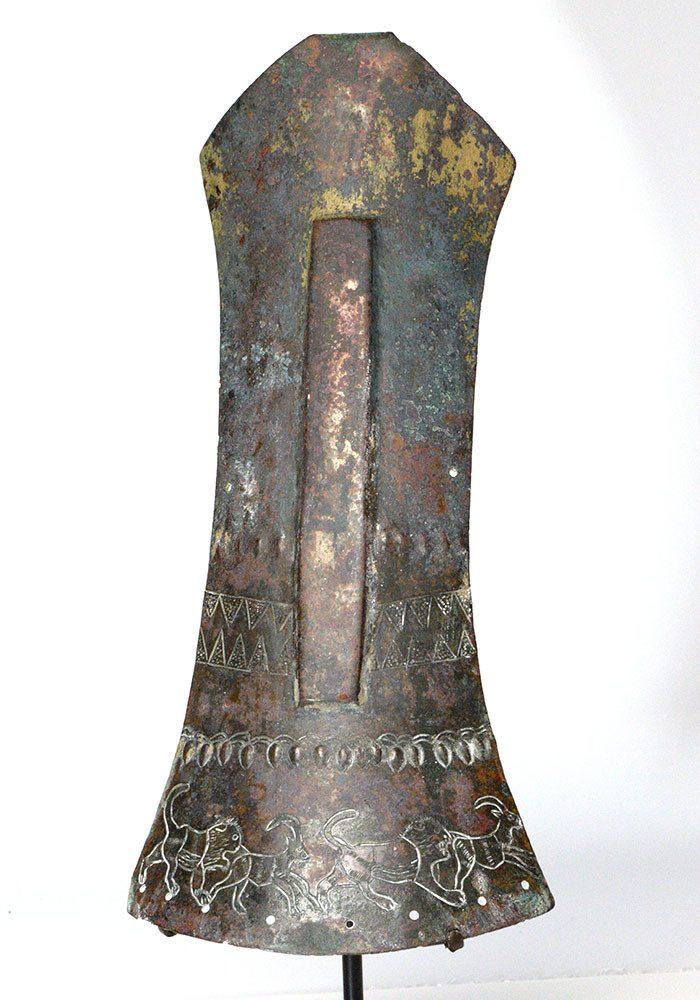 Eine seltene Stirnbinde für ein Pferdegeschirr aus Bronze aus Urartäa, frühes 1. Jahrtausend v. Chr.