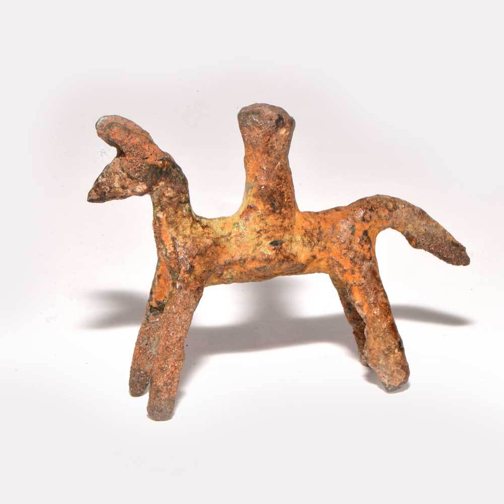 Ein eisernes Pferd mit Reiter aus dem Nahen Osten, ca. frühes 1. Jahrtausend v. Chr.