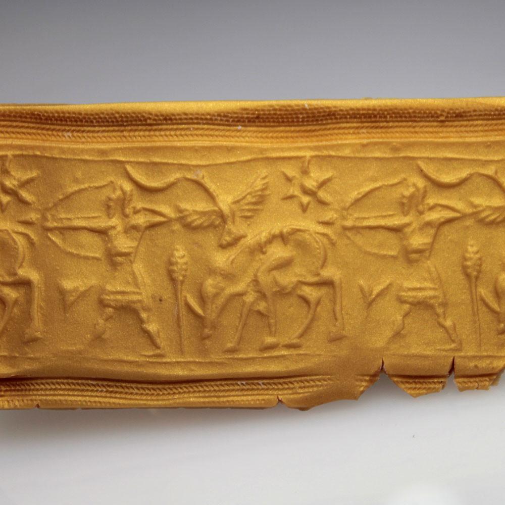 Ein seltenes mittanisches Rollsiegel in Ägyptisch Blau, ca. 1500 - 1300 v. Chr.