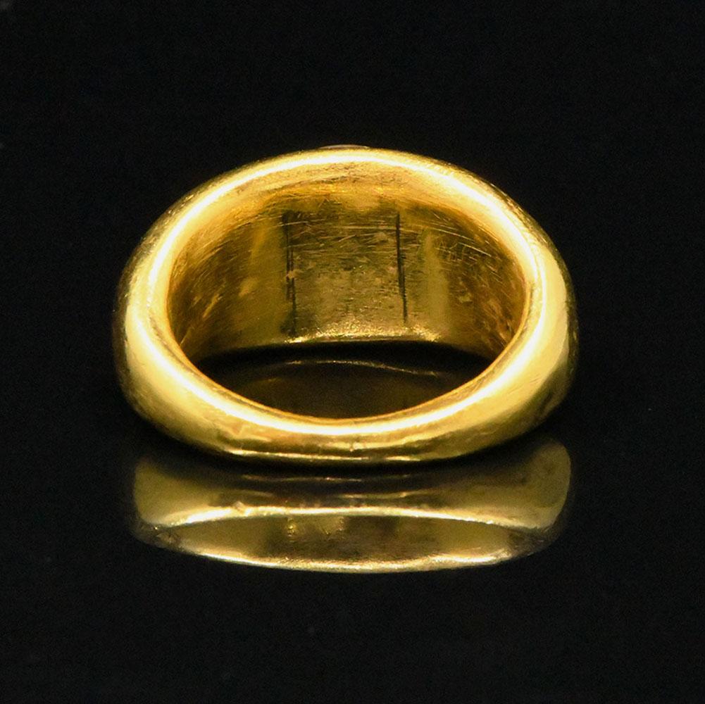 Ein sassanidisches Chalcedon-Kuppelsiegel mit Esel und Palmblatt, ca. 1. Jahrhundert n. Chr.